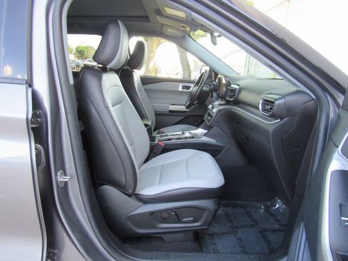 Used 2021 Ford Explorer XLT w/ Equipment Group 202A image 22