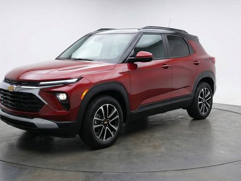 Used 2025 Chevrolet TrailBlazer LT image 3