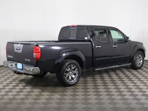 Used 2014 Nissan Frontier SL w/ SL Moonroof Package AWD/4WD image 9