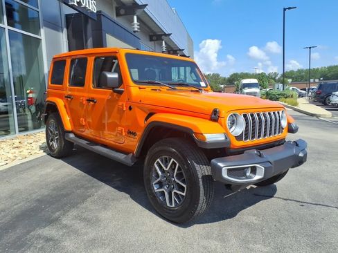 Used 2025 Jeep Wrangler Unlimited Sahara AWD/4WD image 8
