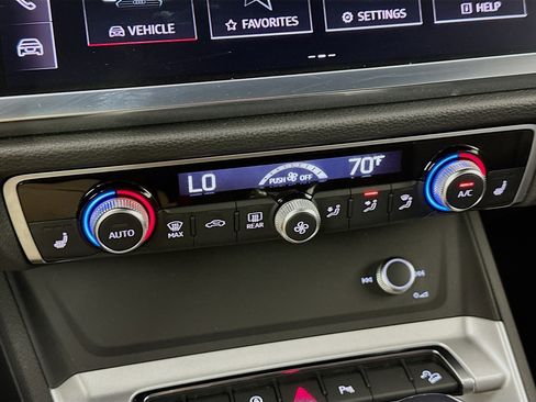 Used 2025 Audi Q3 2.0T Premium image 23