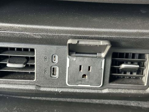 Used 2024 GMC Sierra 1500 SLT image 13