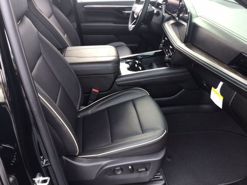 New 2025 Chevrolet Tahoe Premier image 11