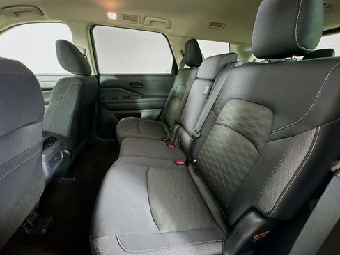 Used 2024 Nissan Pathfinder SV FWD image 31