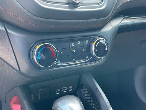 Used 2022 Chevrolet TrailBlazer RS FWD image 17