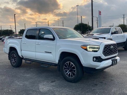 Used 2023 Toyota Tacoma TRD Sport w/ Technology Package RWD image 3