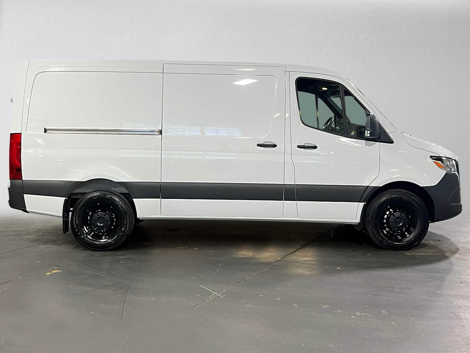 Used 2025 Mercedes-Benz Sprinter 2500 image 3
