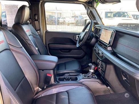 Used 2025 Jeep Gladiator Rubicon w/ Convenience Group image 7