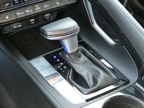 Used 2022 Hyundai Elantra Limited w/ Preferred Accessory Package image 20