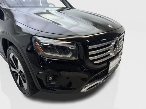 Used 2025 Mercedes-Benz GLB 250 4MATIC image 17