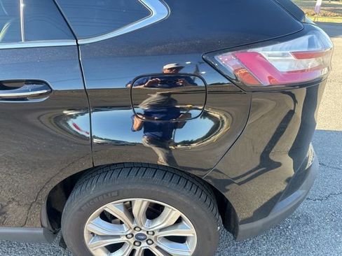 Used 2020 Ford Edge Titanium image 14