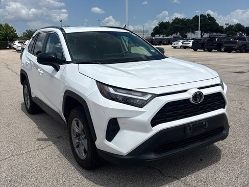 Used 2025 Toyota RAV4 LE AWD/4WD image 3