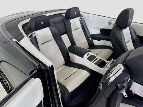 Used 2018 Rolls-Royce Dawn RWD image 27