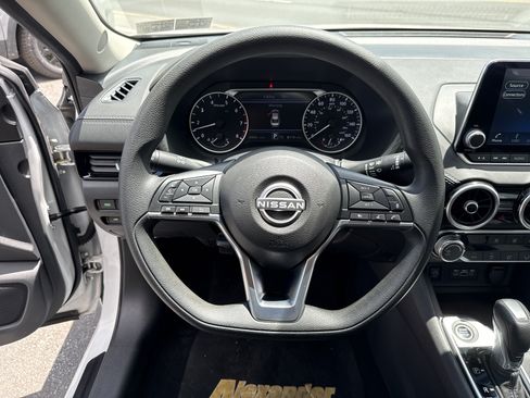 Used 2024 Nissan Sentra SV FWD image 17