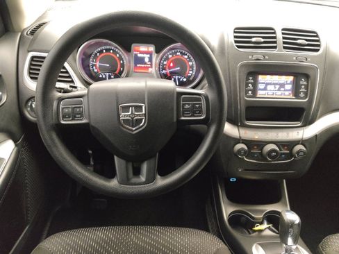 Used 2019 Dodge Journey SE image 22