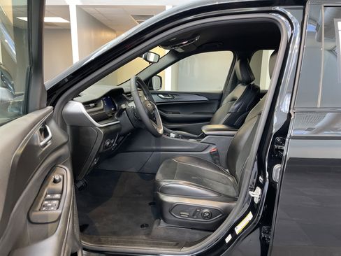 Used 2024 Jeep Grand Cherokee Altitude AWD/4WD image 22