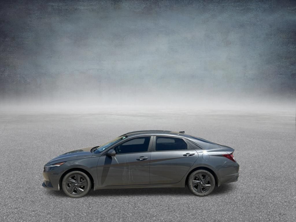 Used 2023 Hyundai Elantra SEL FWD image 2