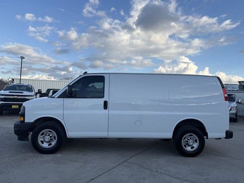 Used 2018 Chevrolet Express 2500 w/ Enhanced Convenience Package image 3