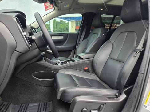 Used 2024 Volvo XC40 B5 Plus AWD/4WD image 9