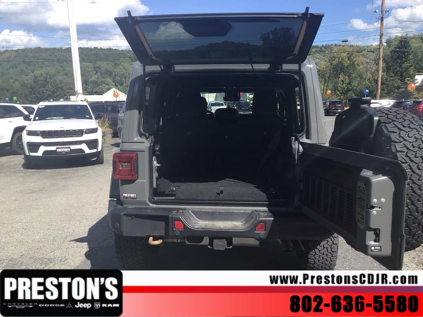 Used 2023 Jeep Wrangler Unlimited Rubicon 392 AWD/4WD image 5