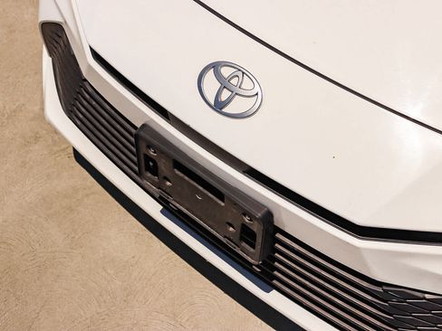 Used 2025 Toyota Camry LE FWD image 8