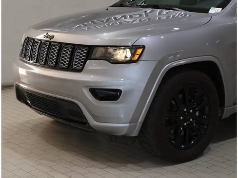 Used 2021 Jeep Grand Cherokee Laredo X RWD image 2
