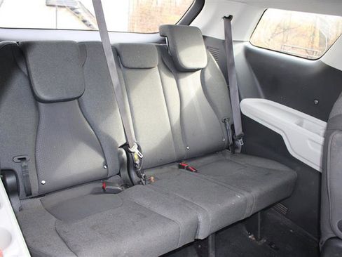 Used 2022 Kia Carnival LX image 15