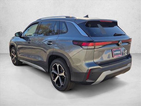 New 2026 Volkswagen Tiguan SE FWD image 9