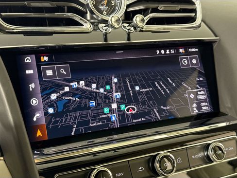 Used 2021 Bentley Bentayga AWD/4WD image 13