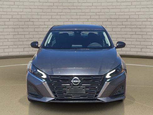 Used 2025 Nissan Altima 2.5 SV FWD image 2