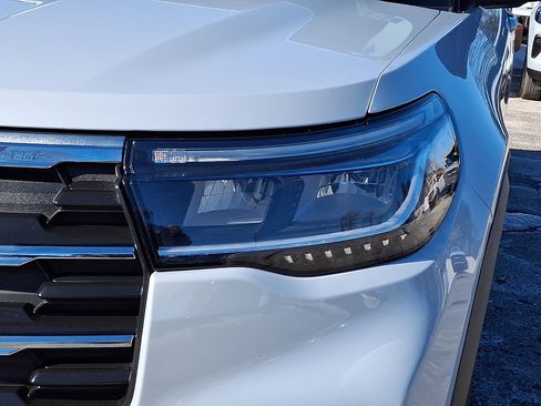 Certified 2025 Ford Explorer Active AWD/4WD image 12