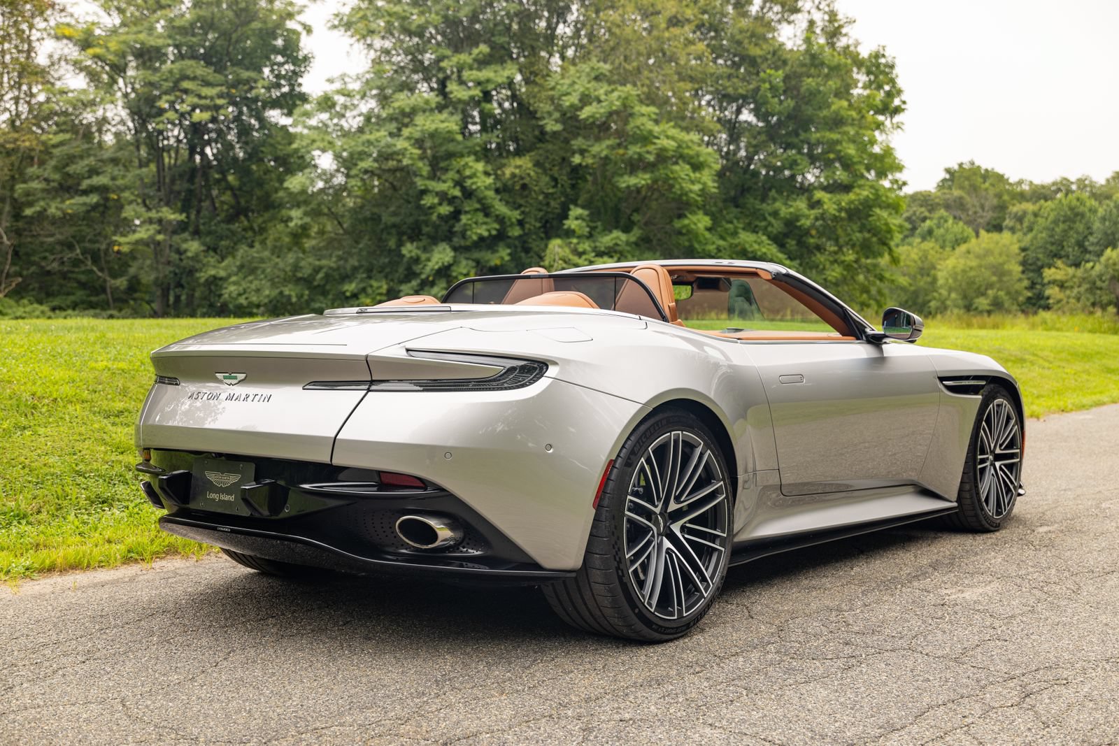 Used 2024 Aston Martin DB12 Convertible RWD image 4