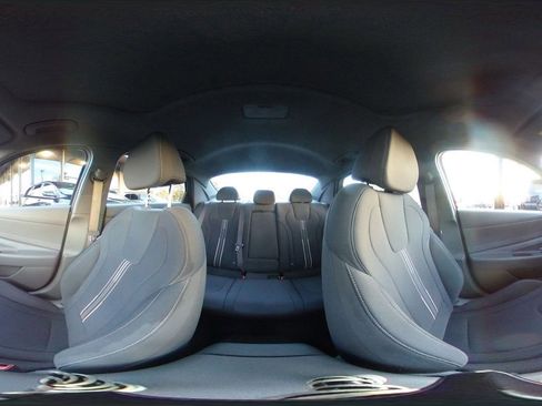 Used 2025 Hyundai Elantra SEL image 42