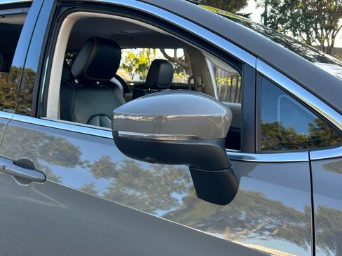 Used 2023 Chrysler Pacifica Touring-L image 31