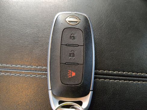 Used 2024 Nissan Pathfinder S FWD image 32