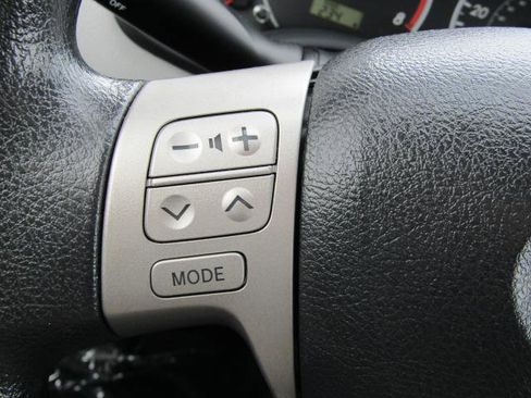 Used 2013 Toyota Corolla LE image 18