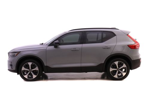 Certified 2024 Volvo XC40 B5 Plus image 4