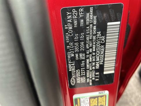 Certified 2025 Hyundai Elantra Sport image 32