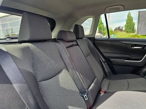 Used 2021 Toyota RAV4 XLE AWD/4WD image 17