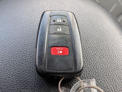 Used 2024 Toyota RAV4 XLE FWD image 34