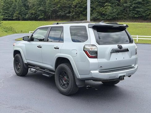 Used 2021 Toyota 4Runner Venture w/ Moonroof Package AWD/4WD image 3