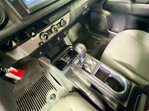 Used 2018 Toyota Tacoma SR w/ SR Convenience Package image 24