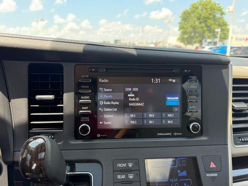 Used 2019 Toyota Sienna XLE w/ XLE Navigation Package AWD/4WD image 17