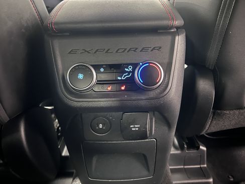 Used 2025 Ford Explorer ST-Line w/ Premium Package image 17