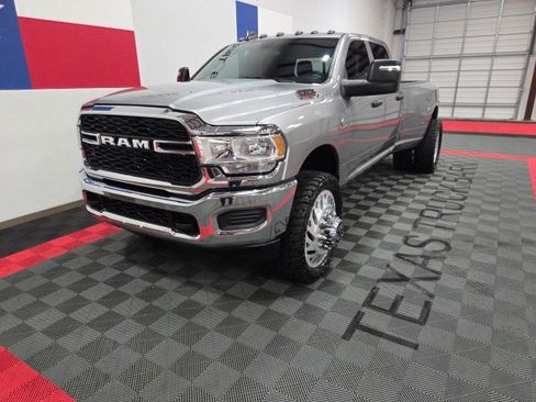 Used 2024 RAM 3500 Tradesman w/ Chrome Appearance Group image 3