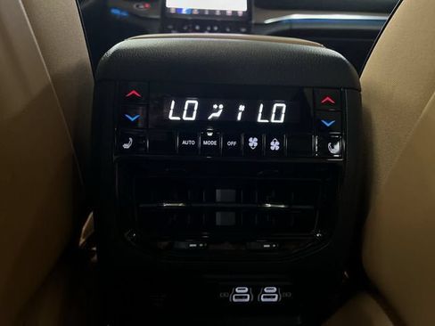 Used 2025 Jeep Grand Cherokee Summit AWD/4WD image 22