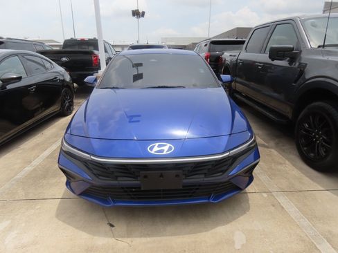 Used 2024 Hyundai Elantra SEL FWD image 5