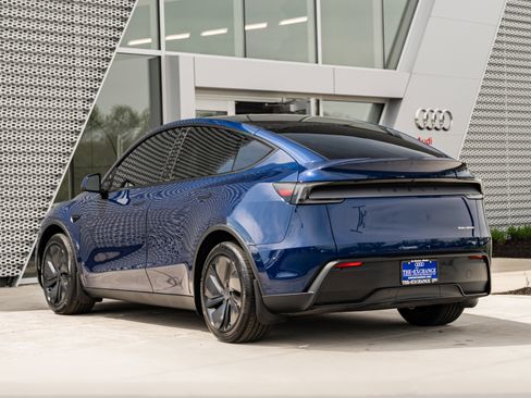 Used 2026 Tesla Model Y Long Range AWD/4WD image 5