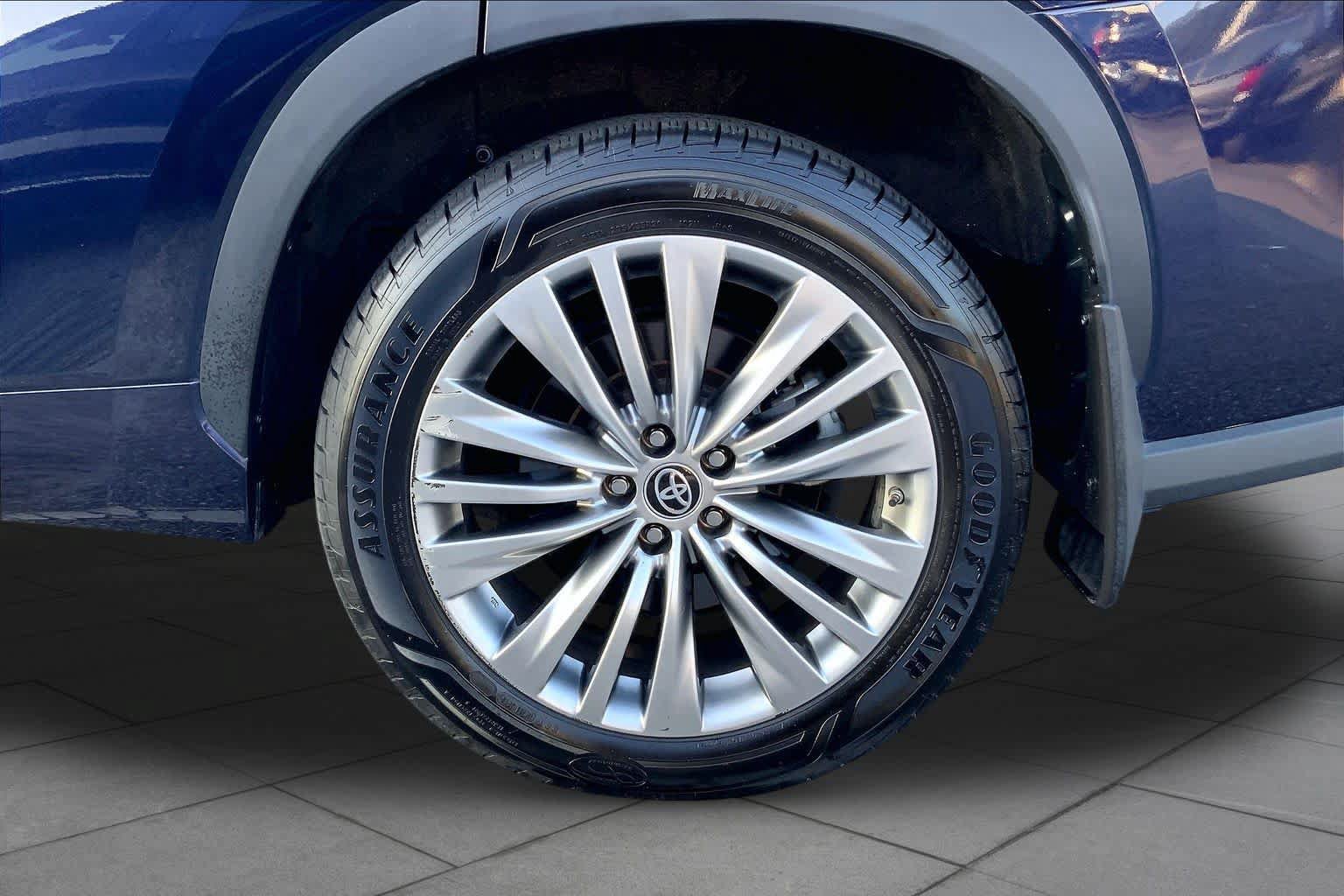 Used 2022 Toyota Highlander Platinum AWD/4WD image 10