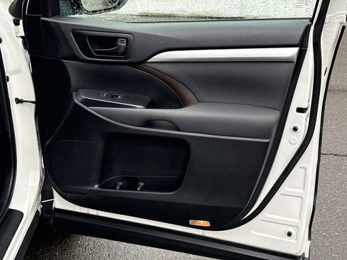 Used 2019 Toyota Highlander LE image 8